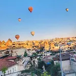 Cappadocia Ozbek Stone House 2* גורמה