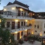 Cappadocia Ozbek Stone House 2* גורמה