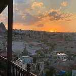 Cappadocia Ozbek Stone House מלון